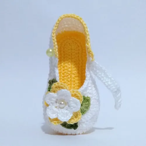 Sapatinho de hotsell crochê amarelo