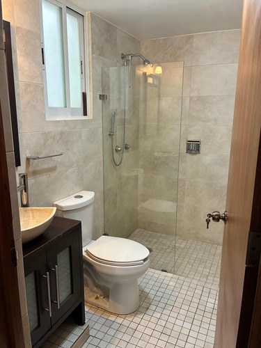 Casa De 4 Recámaras Y 2 Baños Completos - 194m2 Construcción