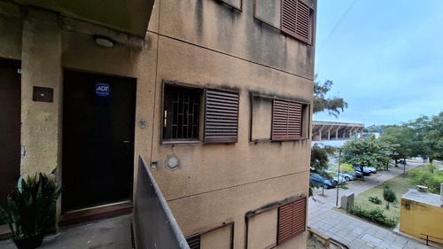 Se Vende Departamento 1 Dorm. Monoblock Stabio