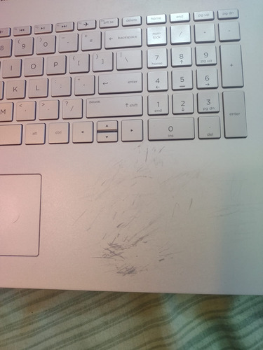 Vendo Notebook Hp Pavilion 17 Ar050wm Pantalla Enorme! Blanco (Usado)