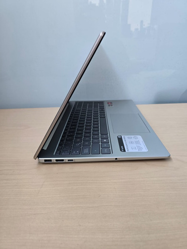 Laptop Hp Ryzen 3 8 Ram 512 Ssd 15.6 Teclado Numerico W11 Dorado (Reacondicionado)