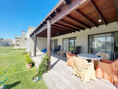 Imagen 13 de 16 de Casa En Venta En El Canton Barrio Puerto Lote Interno Con Pileta