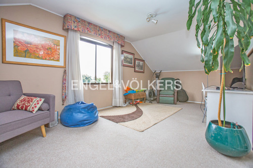 Casa En Venta San Carlos De Apoquindo, Tranquila Calle