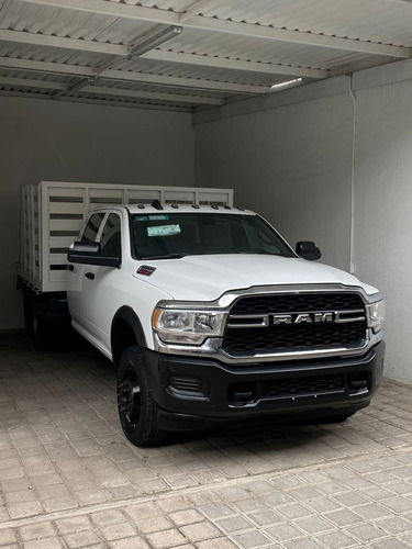 RAM 4000 CREW CAB CHASIS CAB 4X4 V8 8A