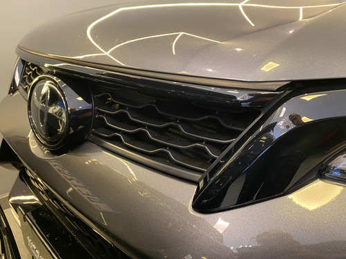 Toyota Hilux SW4 diamond