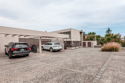 Casa En Venta De 7 Dorm. En Lo Barnechea