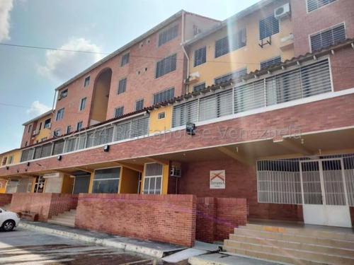 Rafael Gamarra Vende Bello Apartamento En Zona Tranquila De Cabudare, A Solo 5 Minutas De La Salida Por La Ribereña A Barquisimeto, Comodo Y Fresco. Cuenta Con 2 Cuartos 2 Baños, Lavandero Cocina Sala