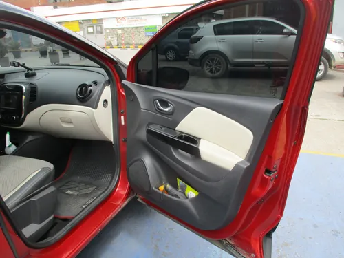 Renault Captur INTENS 4X2 2000CC AT AA
