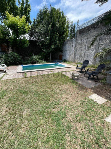 Venta Casa 5 Ambientes - Padua Centro - Con Parque Y Pileta