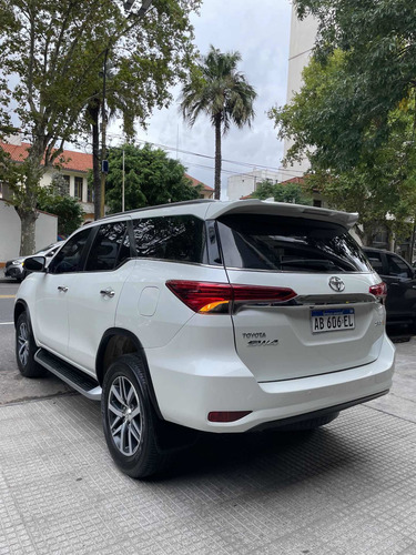 Imagen 8 de 15 de Toyota Sw4 2.8 Srx 177cv 4x4 7as At 2017
