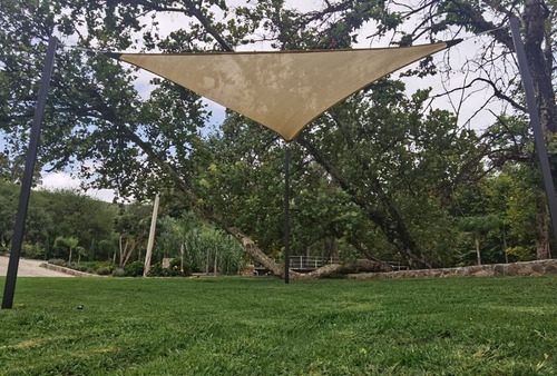 Imagen 4 de 9 de Malla Sombra 90% 4x4x4 M Triangulo Velaria Raschel Beige