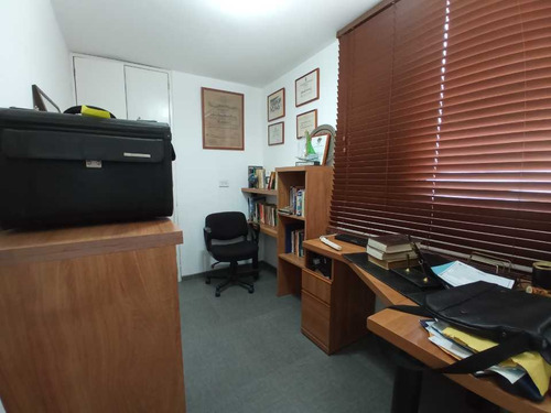 Imagen 25 de 30 de Se Vende Apartamento Actualizado 230 M² 6h/5b/2p Santa Marta