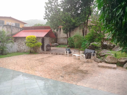 Imagen 20 de 21 de Rivero Bienes Raíces Vende Amplia Propiedad En La Urb El Piñal / 04124959888