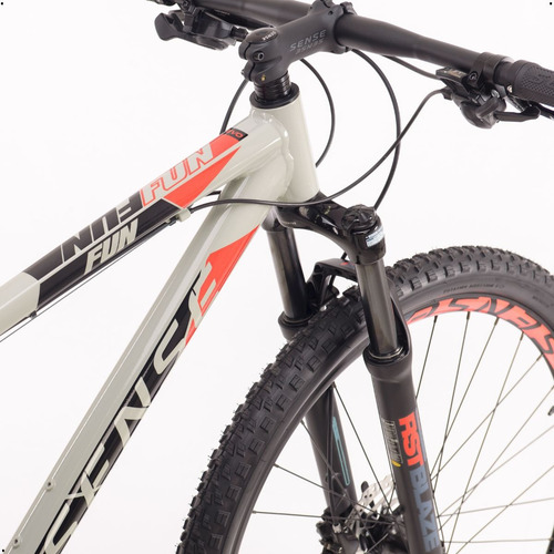 Mountain bike Sense Fun Evo 2023 aro 29 XL 18v freios de disco hidráulico câmbios Shimano Altus M2020 y Shimano Alivio M3100 Shadow cor cinza