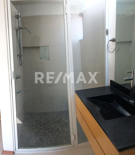 Renta Casa Estilo Loft Remodelada Con Vigilancia Y Servicios Incluidos