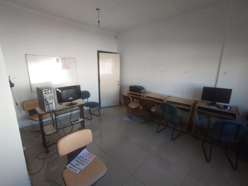 Departamento De 4 Ambientes En El Centro De Morón, Uso Múltiples (oficina)