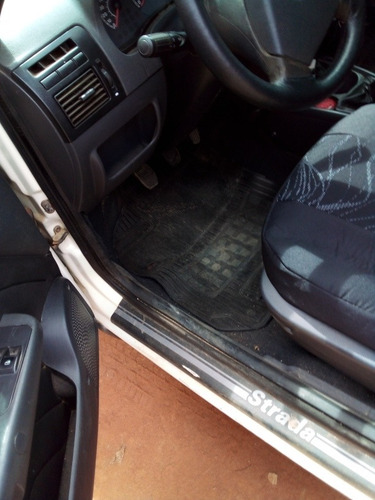 Imagem 10 de 15 de Fiat Strada 2011 1.4 Working Cab. Dupla Flex 2p