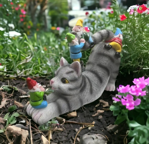 Enanos De Jardín Paseando En Un Gato (15cm)