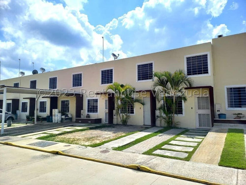 Casa En Venta En Sector La Ensenada Primer Piso Cuenta Dos Habitaciones; Una Principal Con Baño Y Vestier, Y La Segunda Habitación Con Baño Gabriela C.