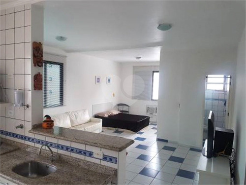 Imagem 10 de 15 de Sala Living, Na Praia Do Tombo, 02 Quadras Da Praia, 01 Vaga De Garagem. - Reo580431