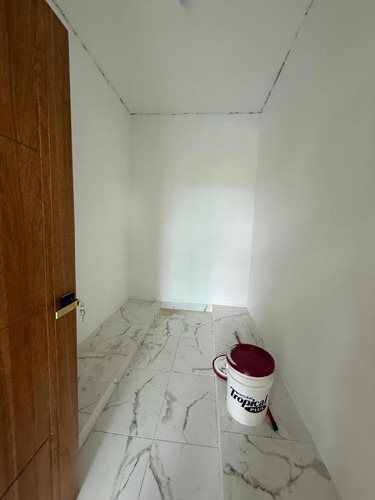 Moderna Casa En Venta En Gurabo