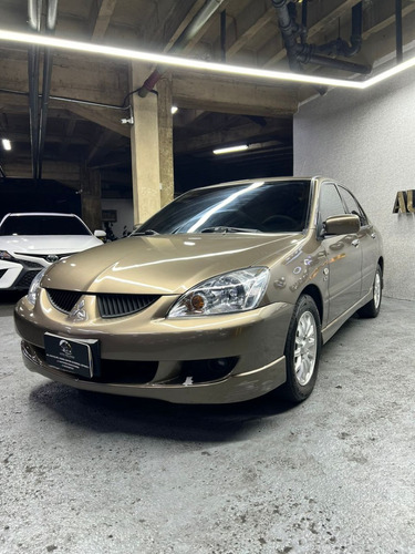 Mitsubishi Touring 2011