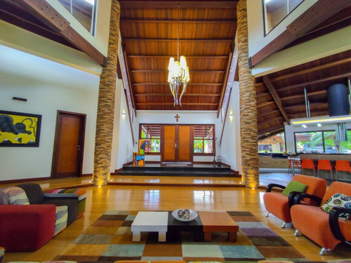 Hortiz Espectacular Casa De Lujo En Venta En El Solar, Guataparo, Planta 100% Y Pozo De Agua, Piscina, Arquitectura Moderna, Pisos Y Techos De Madera. Mini Fincas El Solar,264435