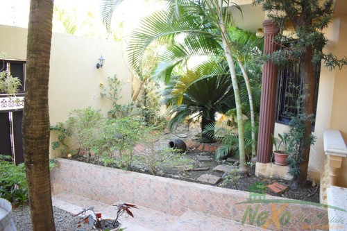 Imagen 3 de 14 de Amplia Casa Con Piscina En Excelente Zona Santiago (trc-146)