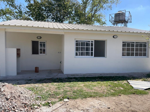 Casa De 3 Ambientes En Pueblo Chico, Cañuelas