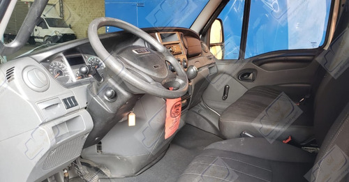 Imagem 8 de 13 de Iveco Daily 35s14 - 2016 (caminhonete)