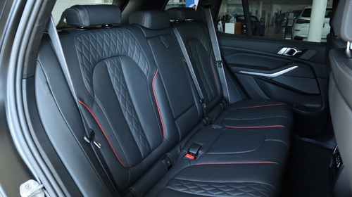 Imagen 7 de 11 de Bmw X5 M50i Edición Black Vermilion 2022