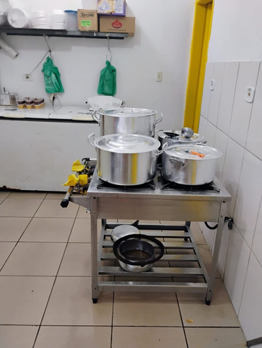 Mercado Com Espaço De Restaurante