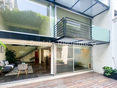 Imagen 1 de 14 de Garden House Con Amplia Terraza Y Sala De Doble Altura