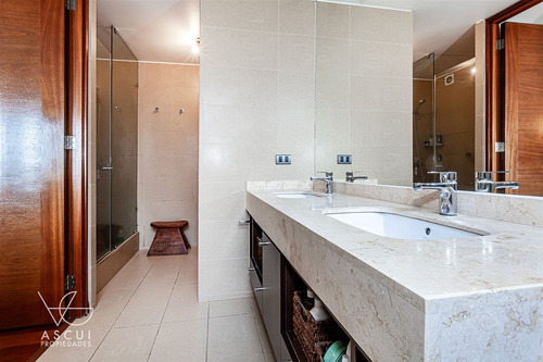 Departamento En Venta De 3 Dorm. Más Servicios En Las Condes