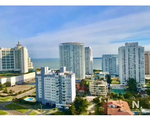Venta De Apartamento 3 Dormitorios En Playa Mansa, Punta Del Este.