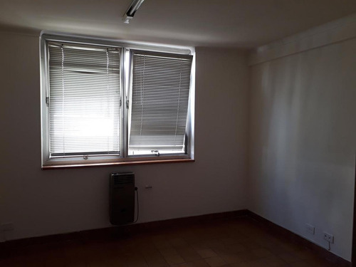 Imagen 8 de 8 de Oficina Pequeña En Edificio Sede De Juzgados - Centro