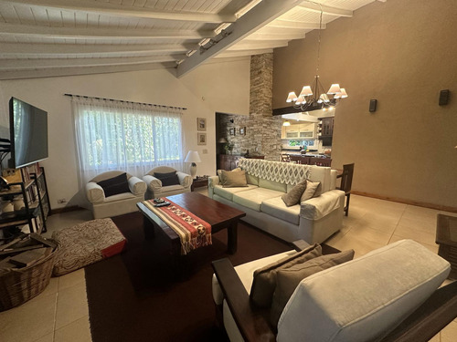 Casa Estilo Campo - Se Aceptan Propiedades Como Parte De Pago