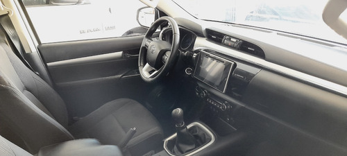 Imagen 8 de 16 de Toyota Hilux 2.8 Cd Srv 177cv 4x4