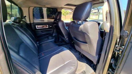 Dodge Ram 2500 5.7 Pickup Crew Cab Laramie 4x2 Mt
