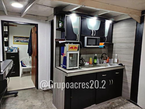Vende Negocio De Licores (licoreria) Ubicado En San Antonio De Los Altos A Orilla De Calle Zona Muy Transitada. Rz