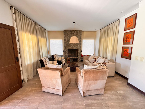Importante Casa En Club De Campo Las Cortaderas En Venta Sobre Ruta 341, Tapia