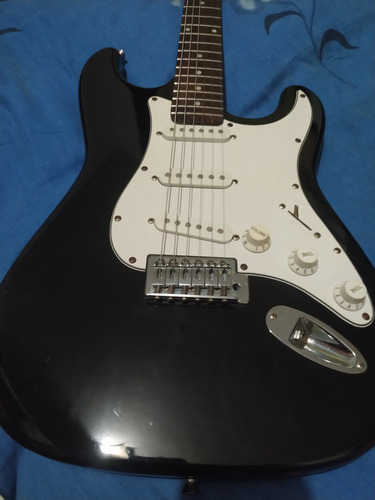 Guitarra Electrica Stratocaster Rolling,forro,amplif, Cable