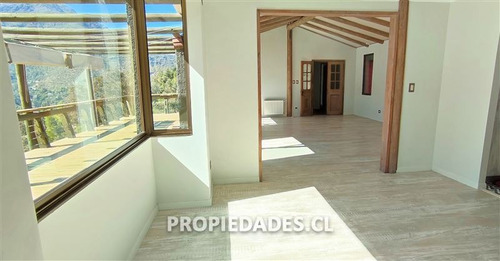 Imagen 2 de 27 de Casa En Condominio En Arriendo En Lo Barnechea