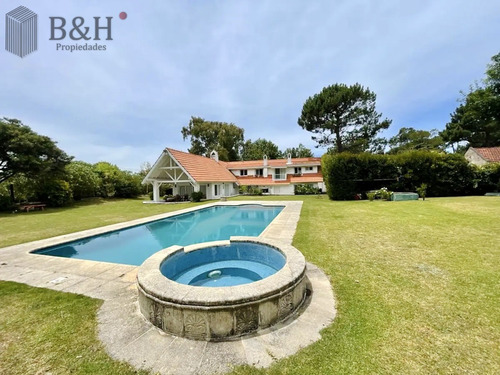 Excelente Casa De 4 Dormitorios Y Piscina En Rincón Del Indio