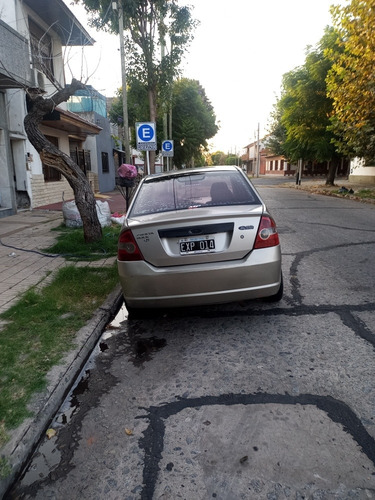 Imagen 9 de 10 de Ford Fiesta Max 2005 1.6 Max Amb Plus