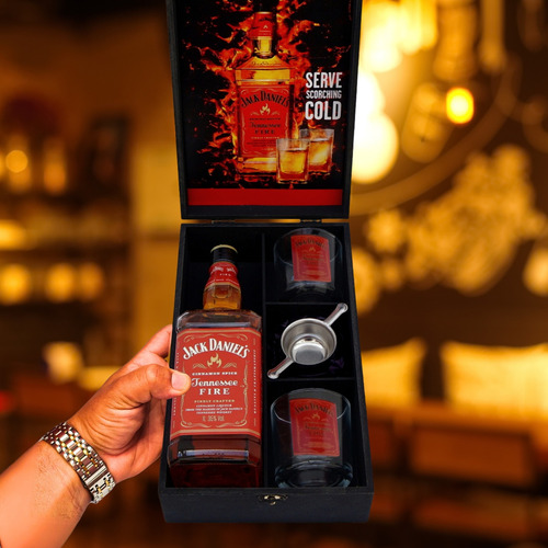 Kit Premium Whisky Jack Daniels Fire 1 Lt + 2 Copo + Dosador