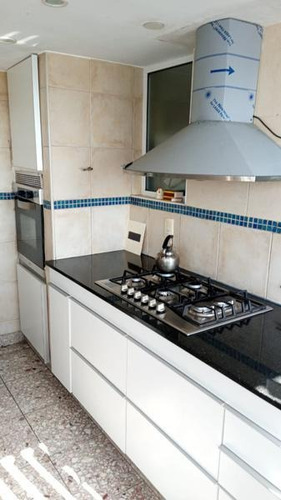 Luminoso Semipiso De 5 Ambientes Con Balcón Y Vista Abierta En Venta - Barrio Norte