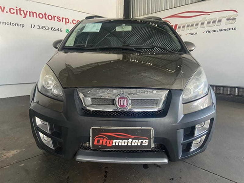 Imagem 2 de 15 de Fiat Idea Adventure 1.8 16v(flex) 4p 2013