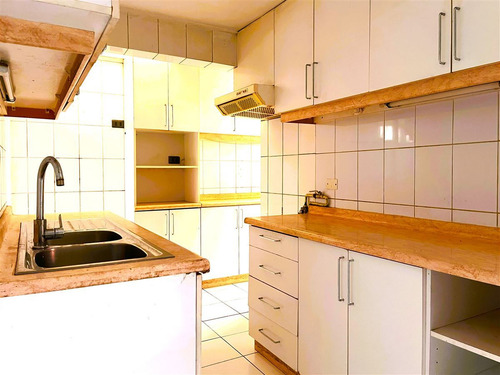 Casa En Venta De 4 Dorm. Portal De La Viña, Peñalolén