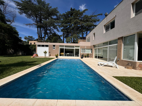 Casa 5 Ambientes Estilo Moderno - Parque Leloir
